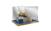 กรอบกล่องอะคริลิคโชว์รองเท้าทองคำ พร้อมลายเซ็น